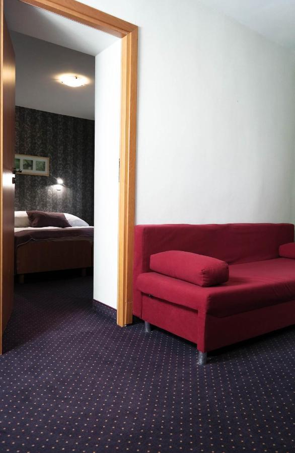 Hotel George ナダジン エクステリア 写真